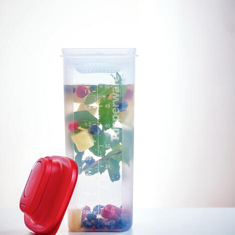 Tupperware Slim Line Kanne 2 l med sil 