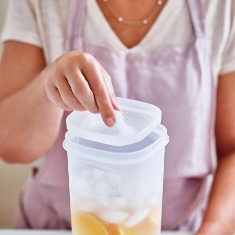 Tupperware Slim Line Kanne 2 l med sil 