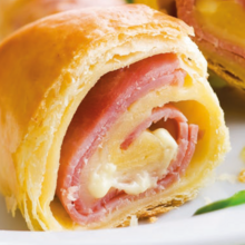 Mini-croissant med skinke og ost