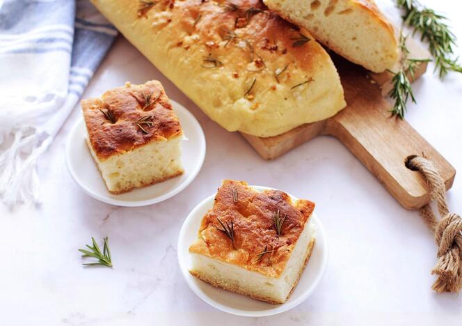 Tupperware Focaccia - Med potet og rosmarin ultimate-mixing-bowl-focaccia-03.jpg
