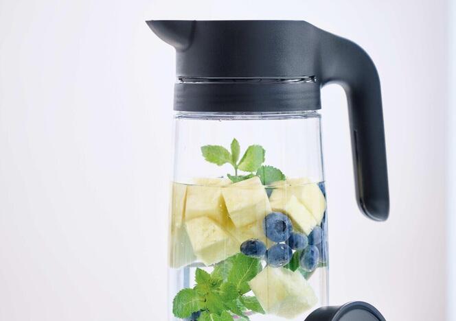 Tupperware Vann med ananas, blåbær og mynte 